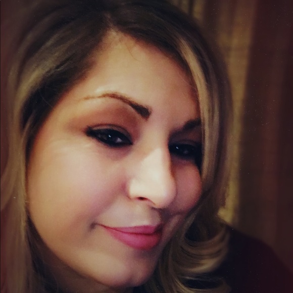 Meet your Posher, Lisa - Picture 2 of 12